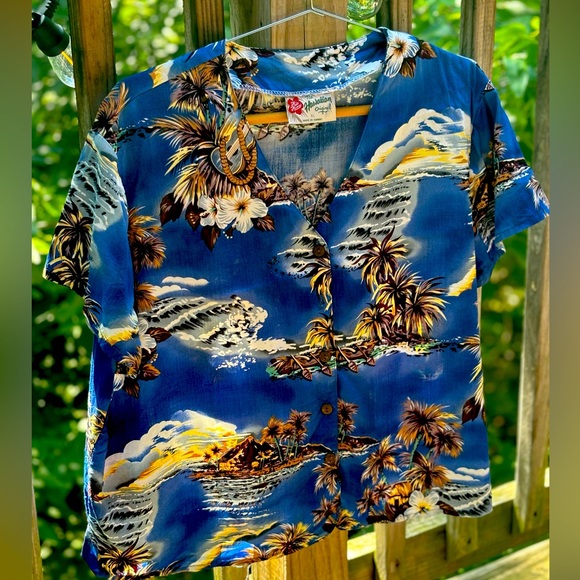 Hawaiian Bay Vintage Button Up - Picture 3 of 6